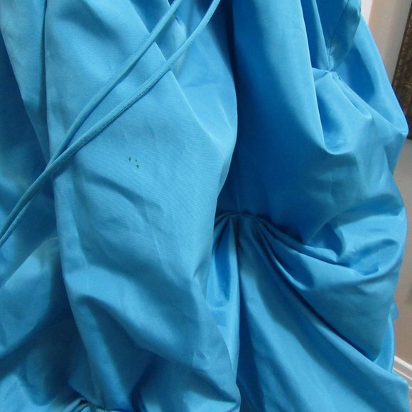 NEW gown beautiful Size ladies 7 Grad or other - Picture 9 of 9